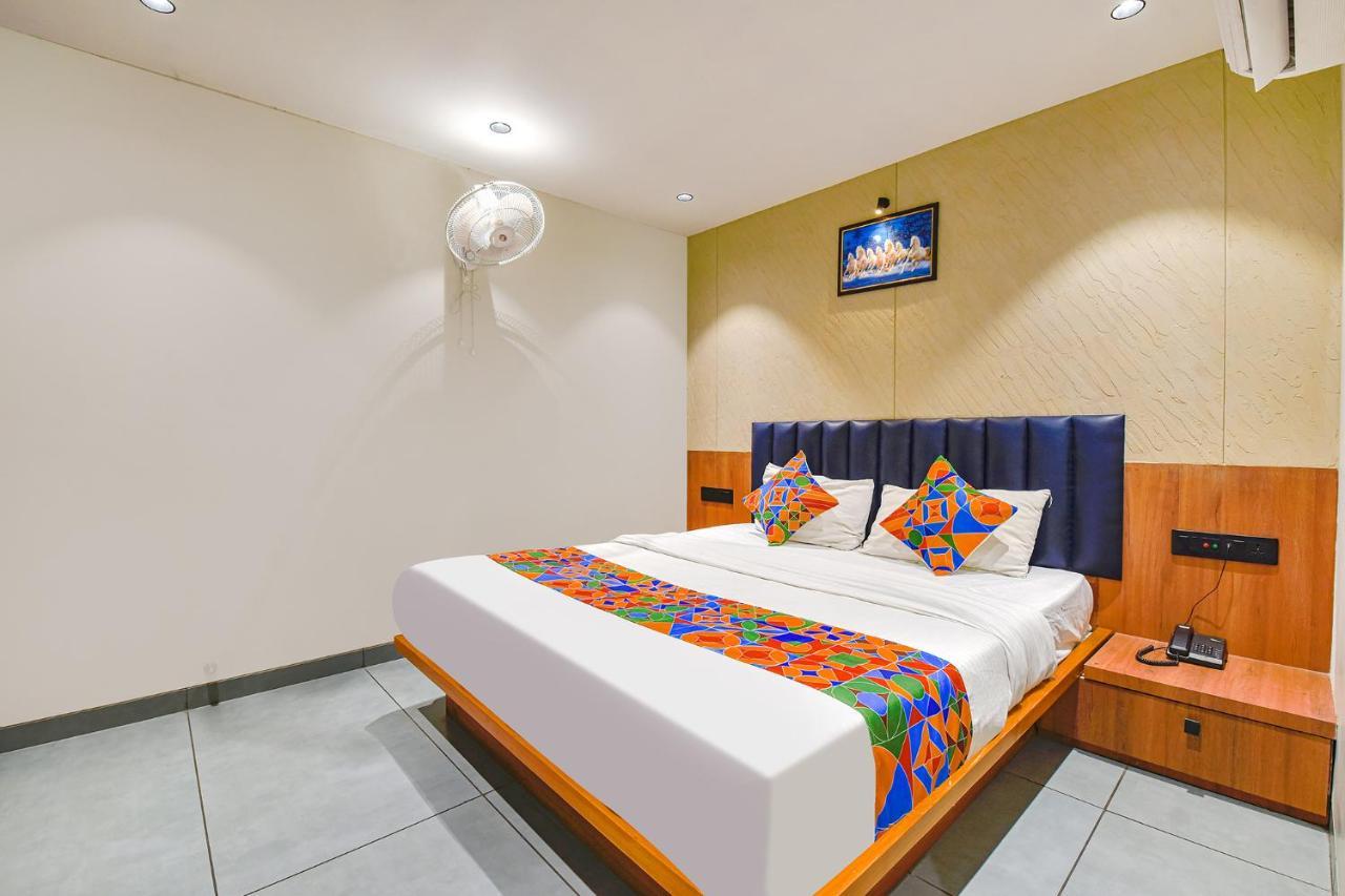 Fabhotel Udhna Inn, Near Udhna Junction Surat Zewnętrze zdjęcie